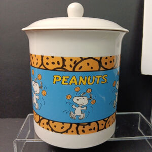 Peanuts Cookie Jar with Snoopy Vintage Dog Food Treats Jar No Chips Or Cracks CN